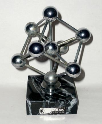 EXPO 58 PRESSE PAPIER MODEL ATOMIUM HEYZEL 1958 beschikbaar voor biedingen