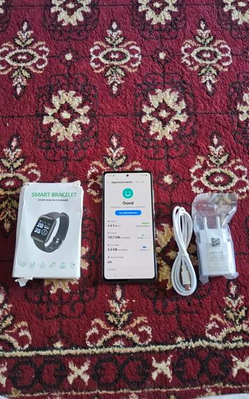 Samsung galaxy A52 S Met accessoires
Met kabel ,oplader ,  beschikbaar voor biedingen