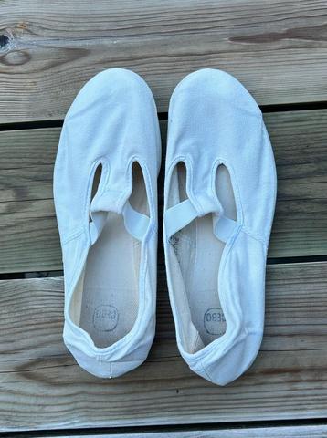Gympschoenen maat 36 beschikbaar voor biedingen