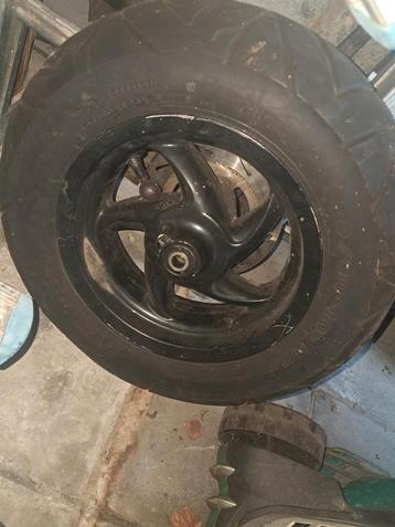 Voorvelg met band piaggio typhoon runner etc beschikbaar voor biedingen