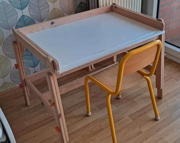 Ikea Flisat meegroei bureau/tekentafel beschikbaar voor biedingen