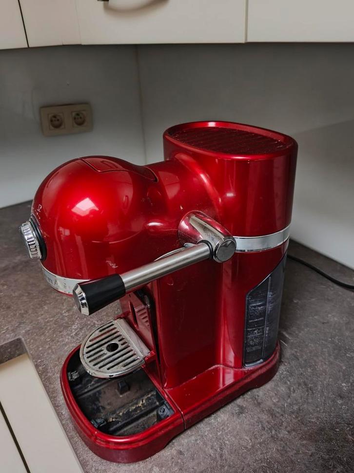 Tweedehands KitchenAid Nespresso Artisan – Rode uitvoering, Elektronische apparatuur, Koffiezetapparaten, Koffiemachine, Ophalen of Verzenden