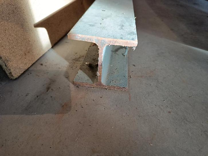 Metalen I profiel poutrel - 3.48 m, Doe-het-zelf en Bouw, Metalen, Gebruikt, IJzer, Ophalen