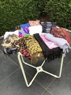 Lot van 17 sjaals verschillende kleuren en maten, Ophalen