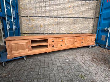Tv kast teak een grote op bestelling gemaakt bijna nieuw beschikbaar voor biedingen