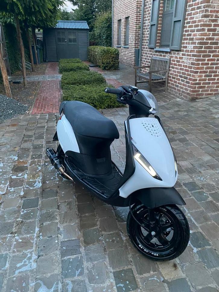 zip 4 takt iget, Fietsen en Brommers, Scooters | Piaggio, Zo goed als nieuw, Zip, Klasse A (25 km/u), Benzine, Ophalen of Verzenden
