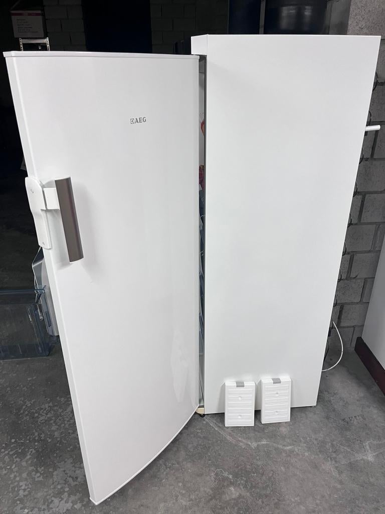 Diepvries, Elektronische apparatuur, Koelkasten en IJskasten, Ophalen, Zo goed als nieuw, 45 tot 60 cm, 140 tot 160 cm