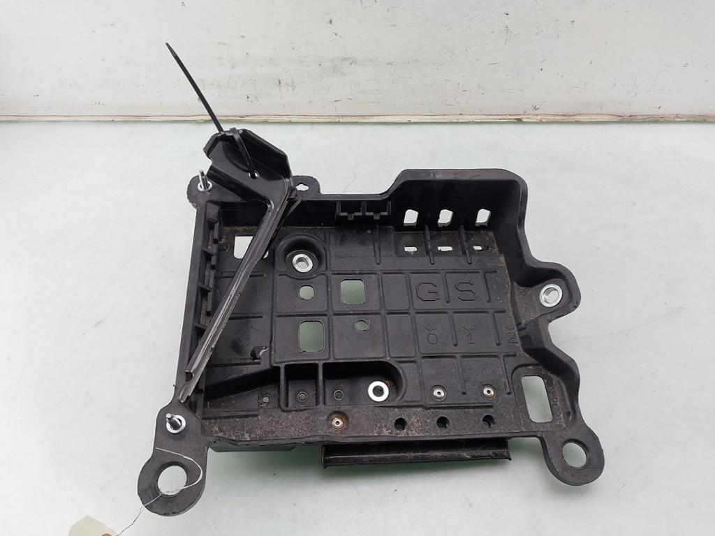 BAC A BATTERIE Toyota Aygo X (|744110D020|744040D330|), Utilisé, Toyota