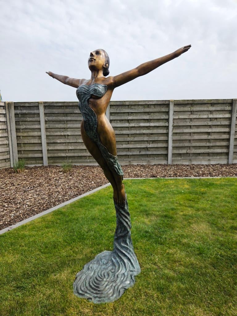 GROTE BRONZEN DAME AAN ZEER LAGE PRIJS, LEES AUB KOOPJE!!!, Tuin en Terras, Ophalen of Verzenden, Nieuw, Overige materialen, Mensenbeeld