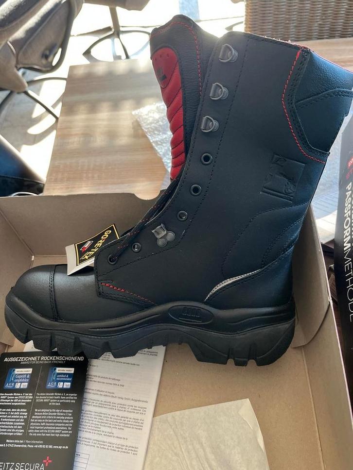 Paire de chaussures de sécurité neuves pompiers ambulanciers, Bricolage & Construction, Vêtements de sécurité, Enlèvement ou Envoi