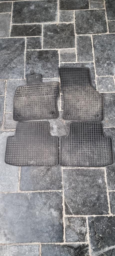 Tapis caoutchouc vw passat à partir de 2014, Enlèvement