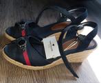 Nieuwe sleehak (wedges) sandalen Tom Tailor maat 36, Vêtements | Femmes, Chaussures, Neuf, Enlèvement ou Envoi, Tom Tailor, Bleu
