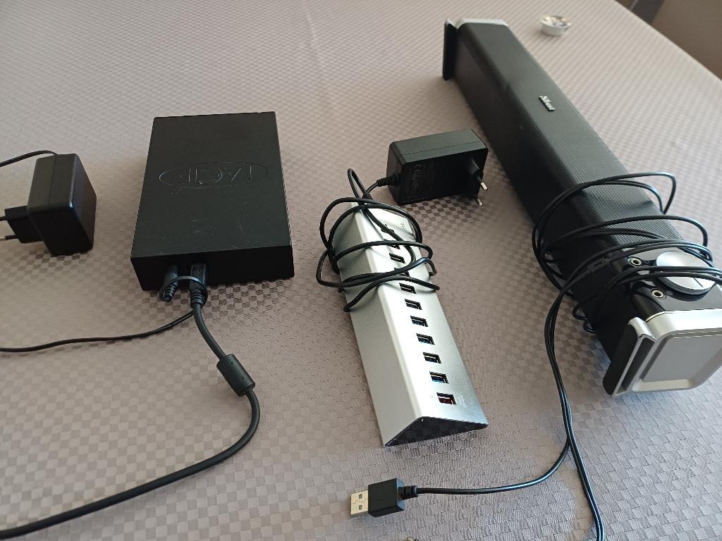 Allerlei,externe hd 750gb Lacie,speaker Trust,Logilink., Ophalen of Verzenden, Gebruikt