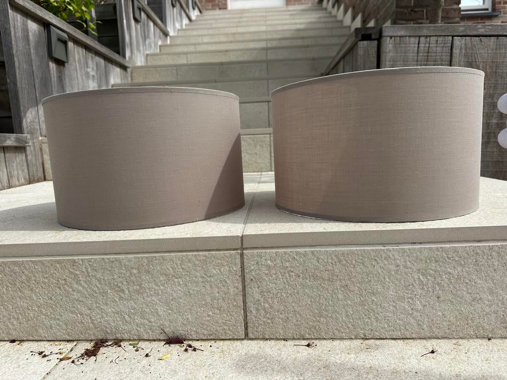2 tres beaux abats jour taupe D 35cm H 21cm, Maison & Meubles, Lampes | Abat-jour, Enlèvement, Comme neuf