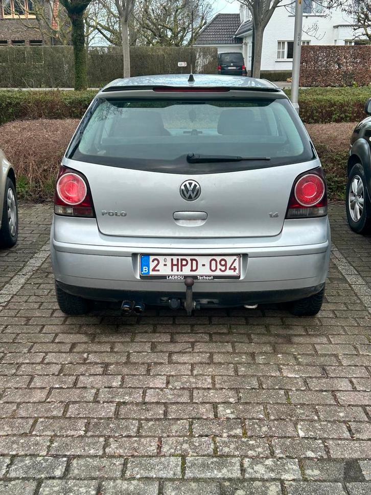 Polo 2007, Autos, Volkswagen, Particulier, Polo, Essence, Euro 4, Berline, 5 portes, Boîte manuelle, Argent ou Gris, Noir, Tissu