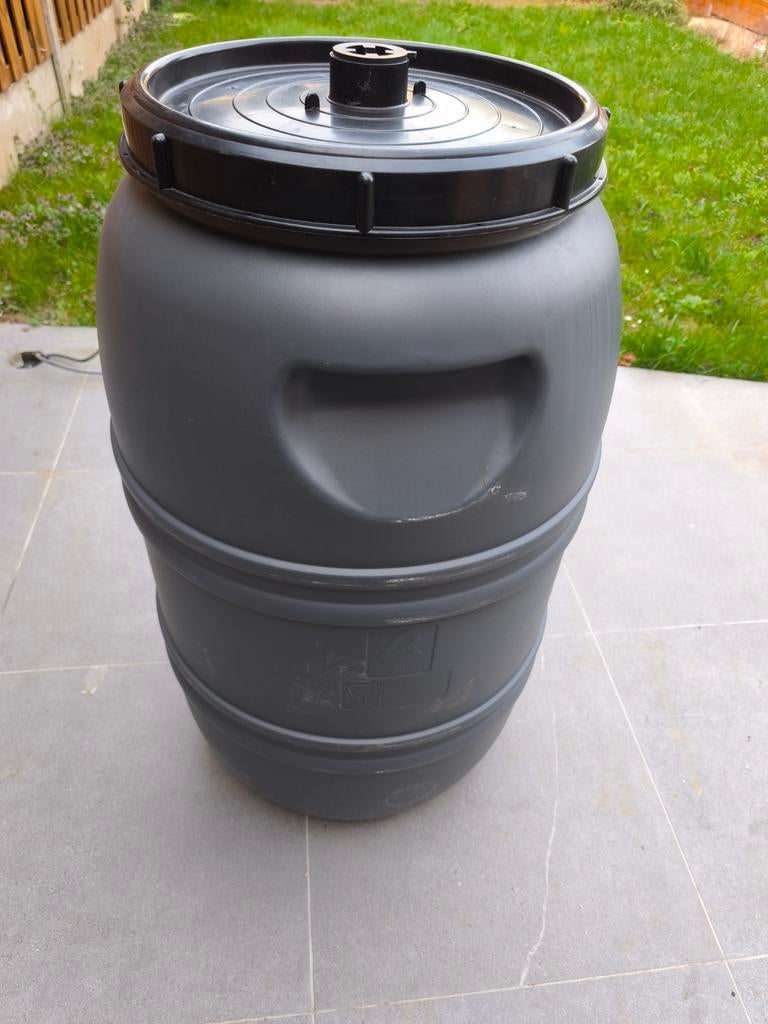 Tonneaux d'eau 270L, Enlèvement