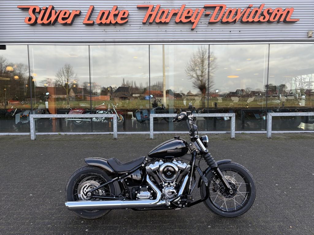 Harley-Davidson Softail Street Bob met Thunderbike rearfende, Motos, Motos | Harley-Davidson, Autre