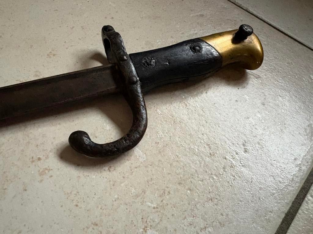 BAÏONNETTE ANTIQUITÉ en bon état (Française?) 19eme WWI, Collections, Enlèvement ou Envoi, Armée de terre, Couteau ou Poignard