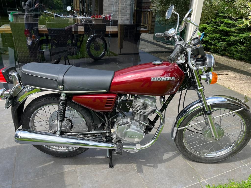 Honda 125 in gerestaureerde staat, Fietsen en Brommers, Brommers | Oldtimers, Ophalen