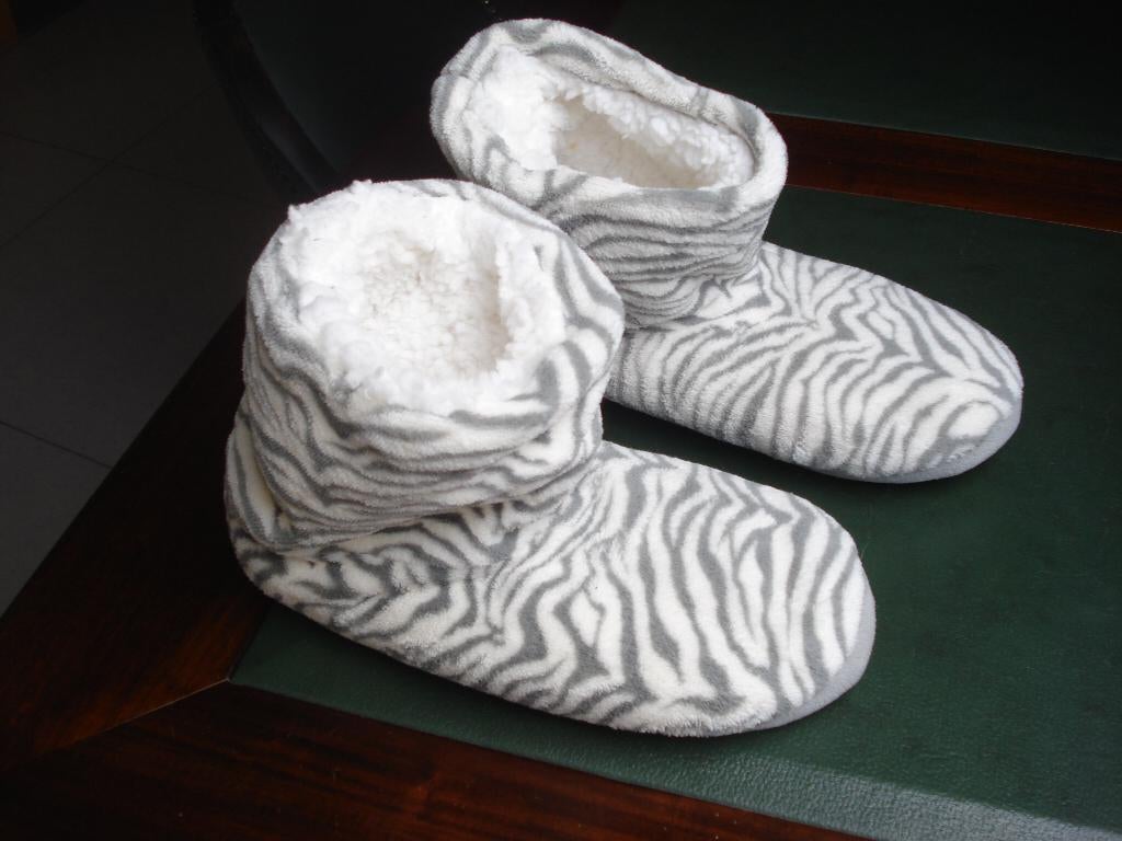 Sloefen, dames/meisjes. mt 38/39, Vêtements | Femmes, Chaussures, Gris, Enlèvement ou Envoi, Comme neuf, Pantoufles