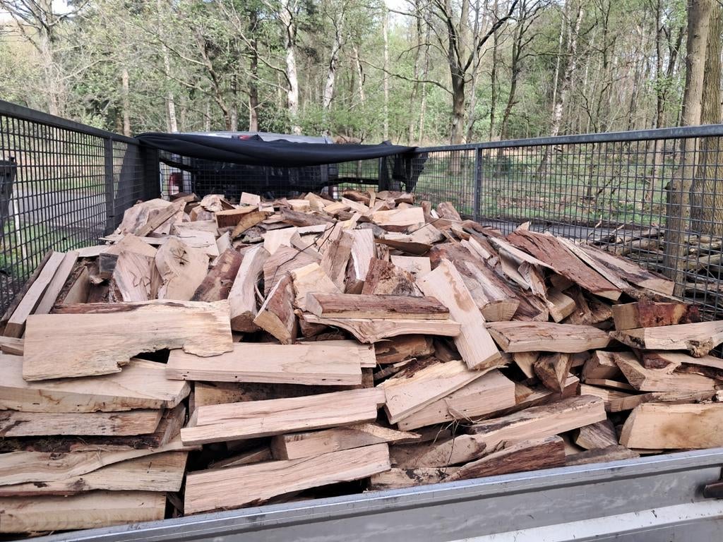 Overgebleven eikhout van de meubelmaker., Ophalen, Eikenhout