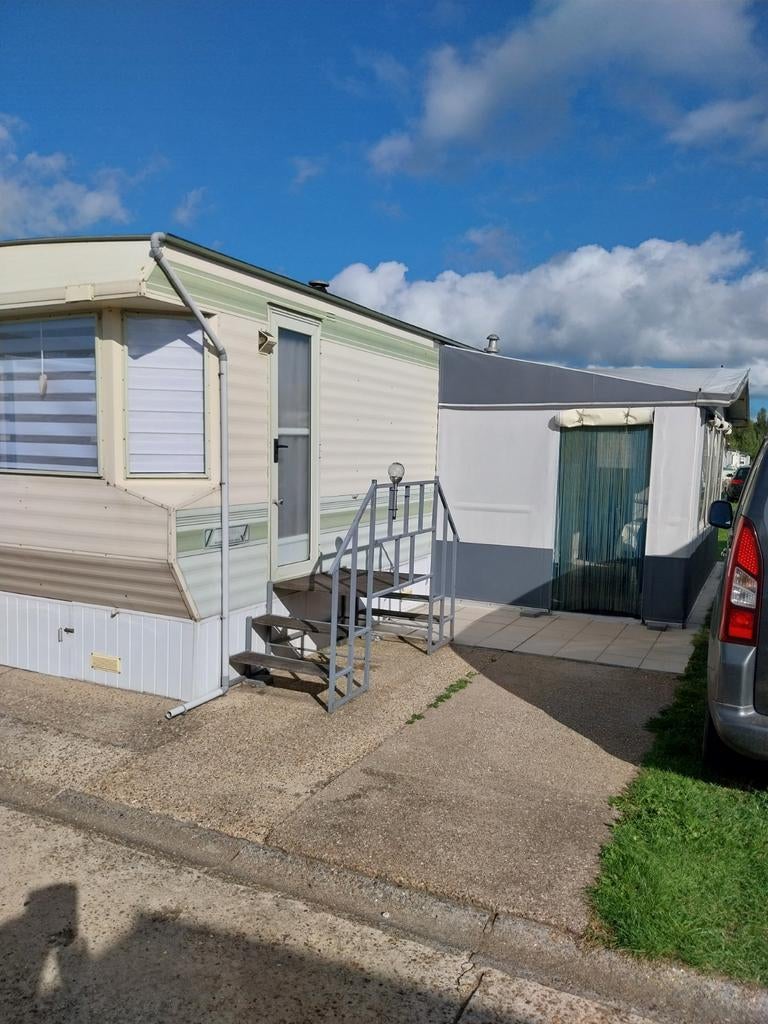 Stacaravan in De Haan met staanplaats te koop