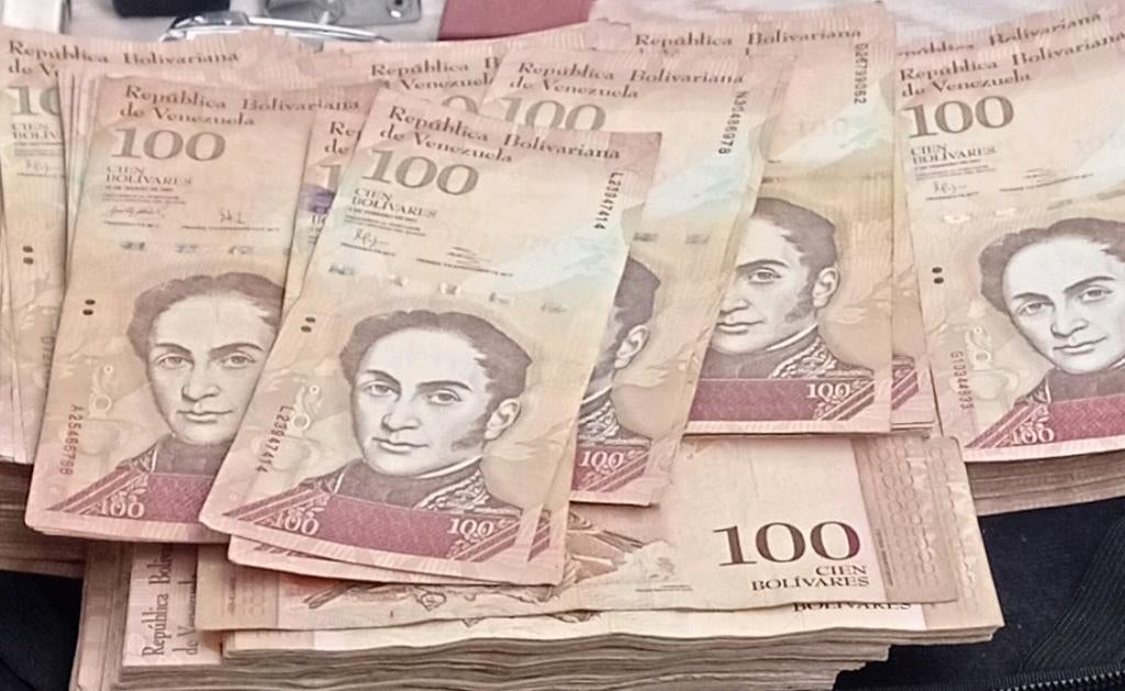 7 Venezolaanse 100 Bolivares, Ophalen