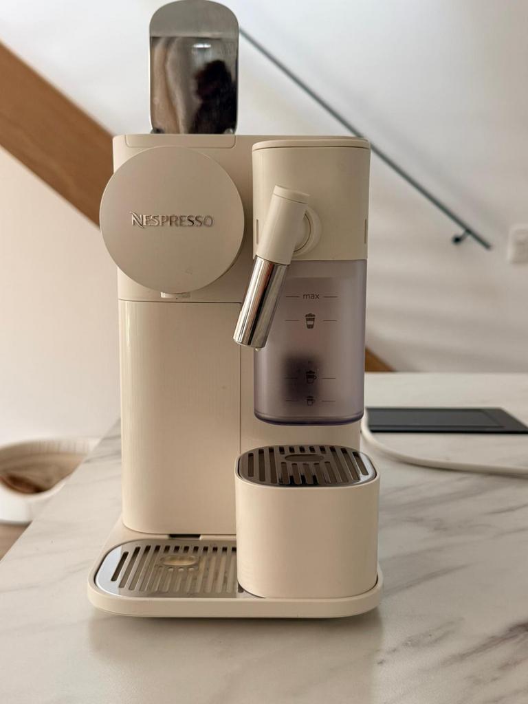 Nespresso capsule koffiemachine, Koffiepads en cups, Koffiemachine, Ophalen of Verzenden, Zo goed als nieuw