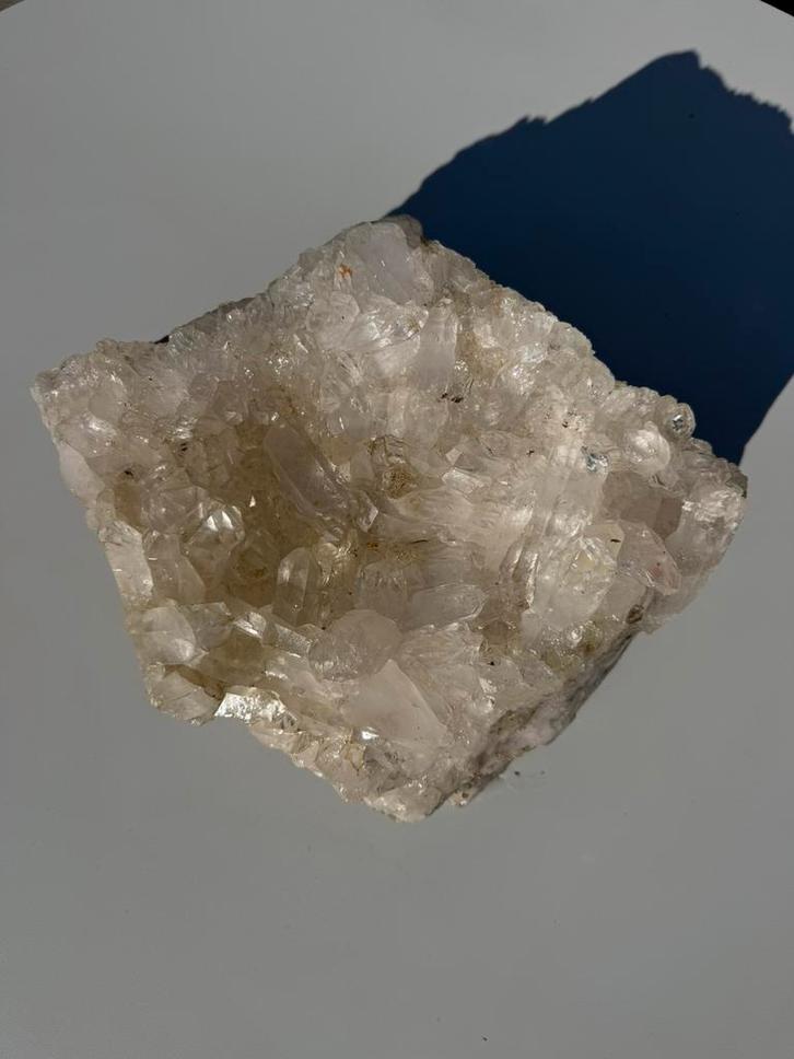 Belle géode / amas de cristaux (type quartz), Collections, Minéraux & Fossiles, Enlèvement ou Envoi