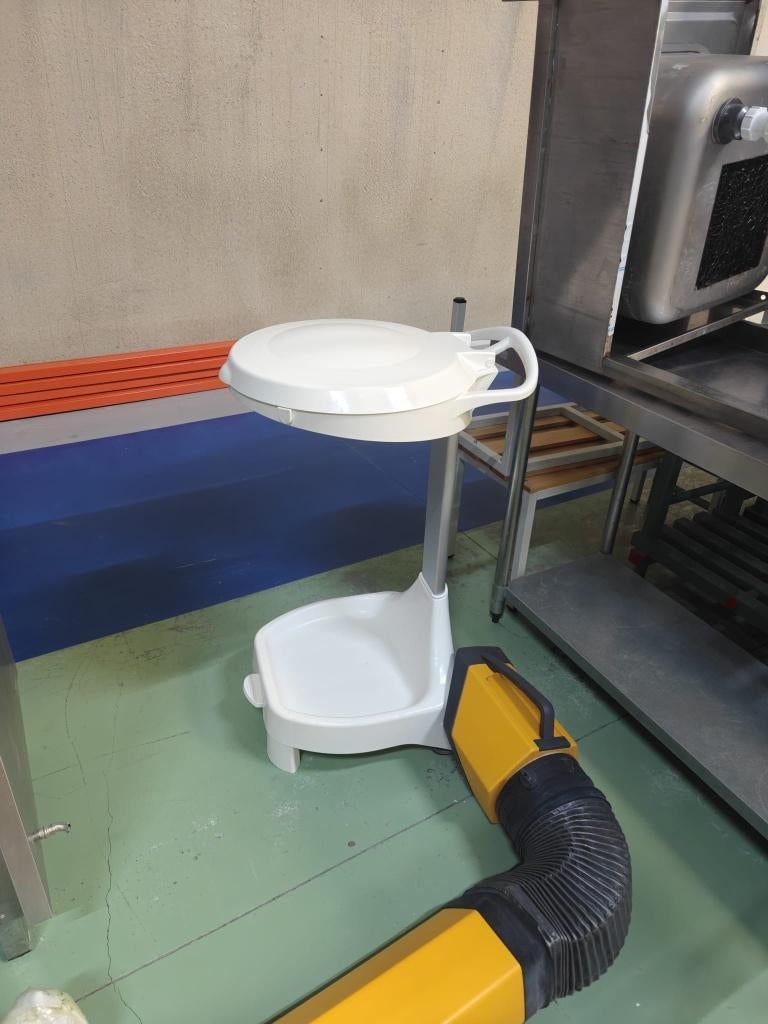 poubelles à pédale, Articles professionnels, Enlèvement, Utilisé, Mobilier en inox