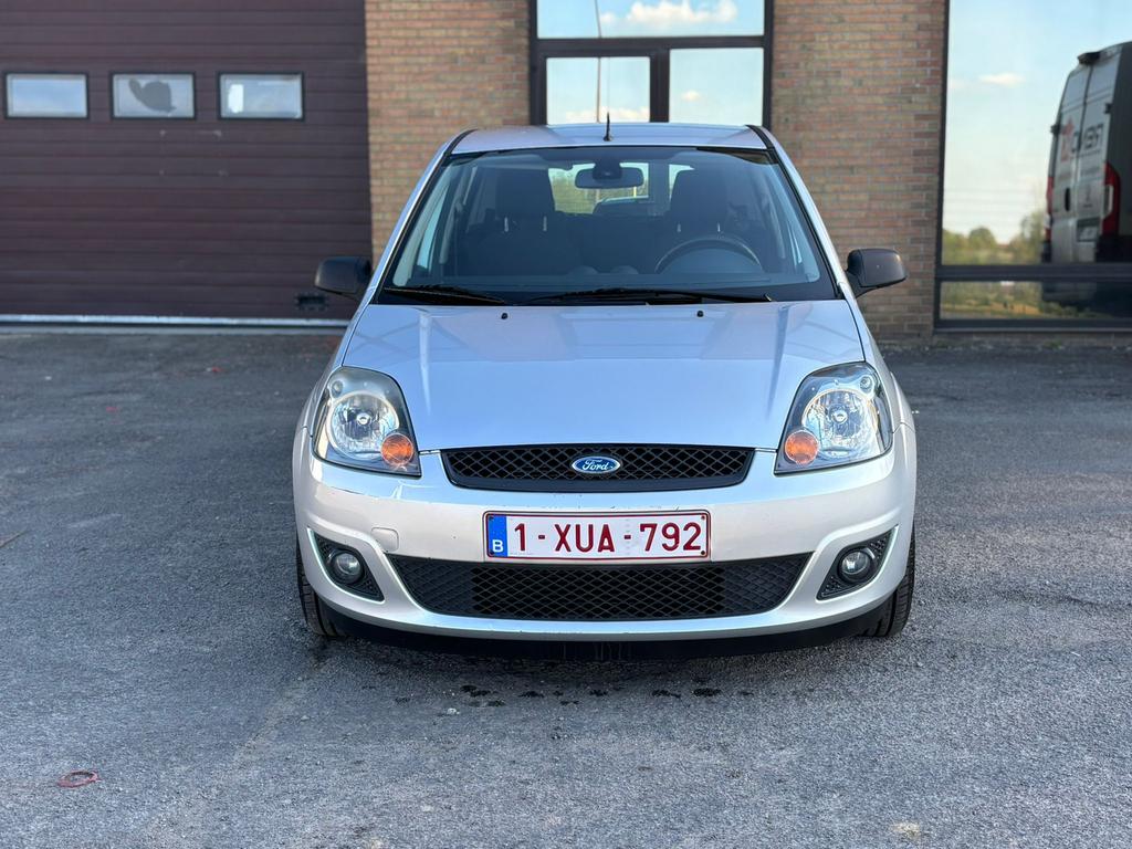 Ford Fiesta 1.2 essence lez ok Airco, Rétroviseurs électriques, Achat, 4 portes, Entreprise