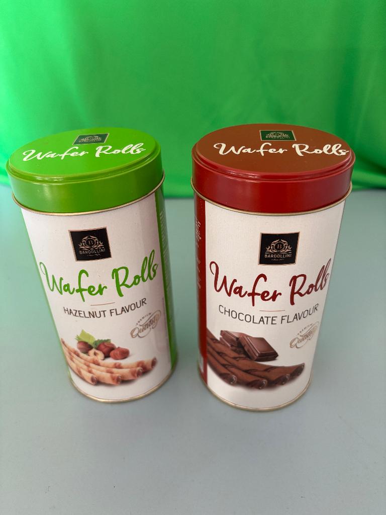 Blik bus Bardollini hazelnut wafer rolls Koekblik, Collections, Boîte en métal, Comme neuf, Biscuits, Autres marques, Enlèvement ou Envoi