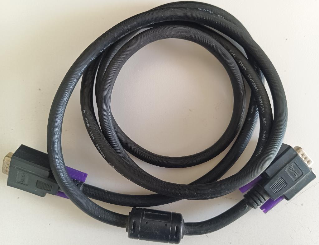câble VGA à donner., TV, Hi-fi & Vidéo, Enlèvement, Utilisé, Moins de 2 mètres, Autres câbles