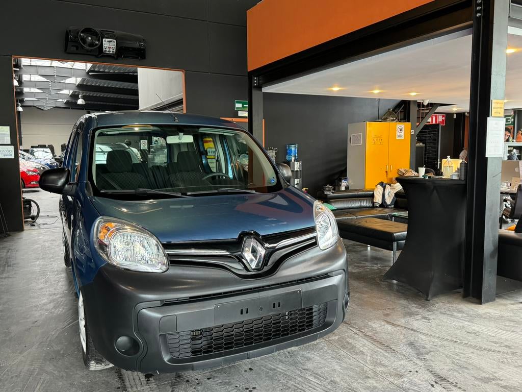RENAULT KANGOO, Autos, Renault, Entreprise, Achat, Kangoo, Verrouillage central, Vitres électriques, Isofix, Peinture métallisée