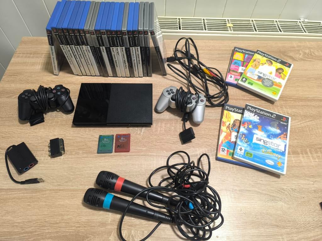 Lot PlayStation 2 : Console Noire + 3 Manettes + 26 Jeux + 3 Cartes Mémoires