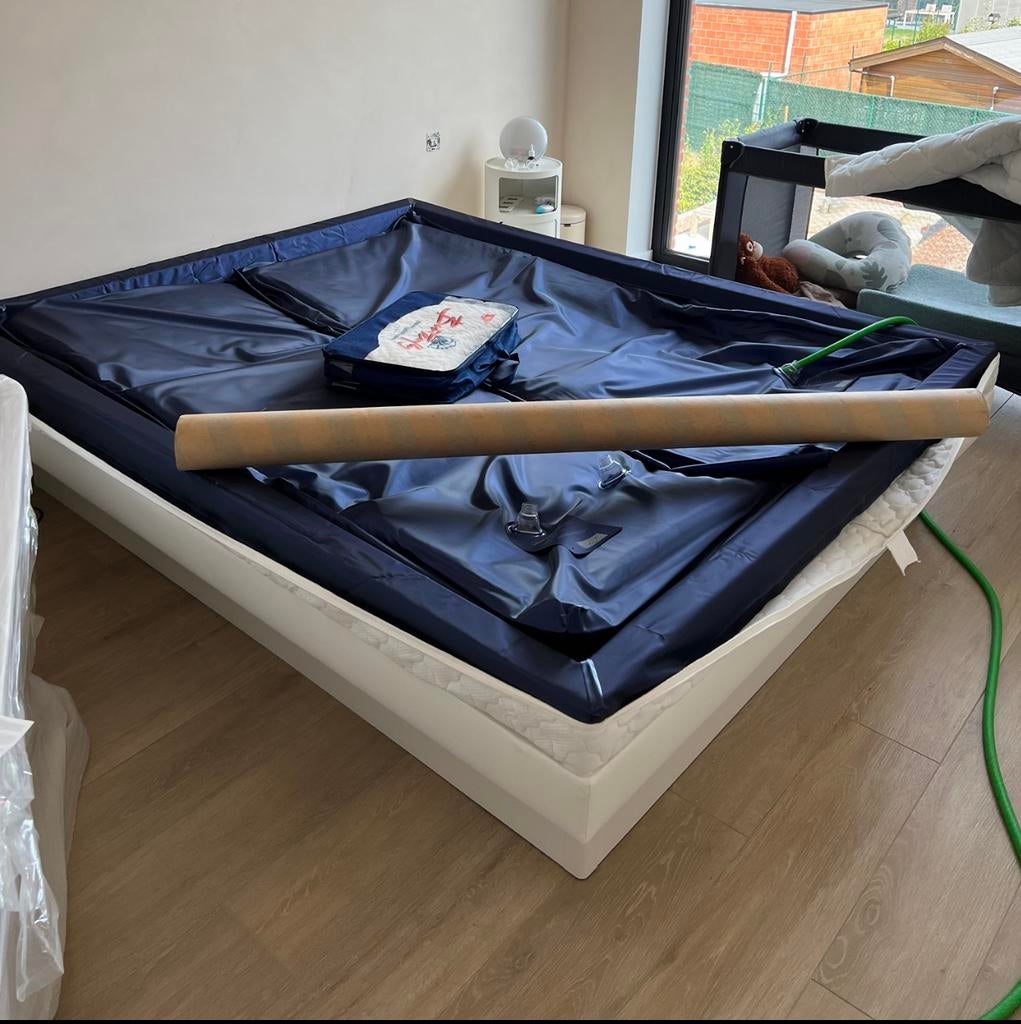 Boxspring - waterbed, Ophalen, Zo goed als nieuw, Wit