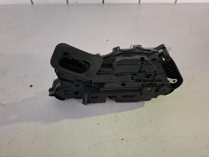 Serrure portière mécanique 4portes avant gauche d'un Volks, Autos : Pièces & Accessoires, Volkswagen, -, 3 mois de garantie, Utilisé