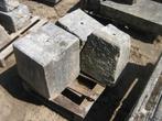 twee oude franse hardstenen blokken van afdak, Ophalen