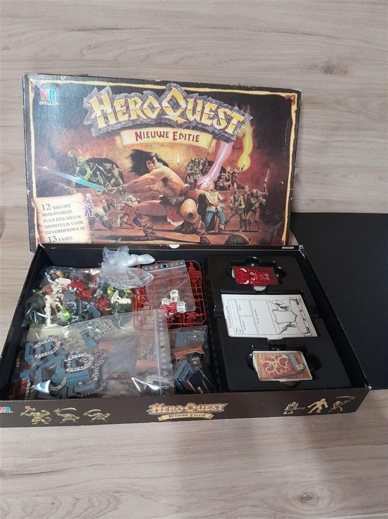 Heroquest nieuwe editie - mist 1 skelet - s3077, Hobby en Vrije tijd, Gezelschapsspellen | Bordspellen, Verzenden, Zo goed als nieuw