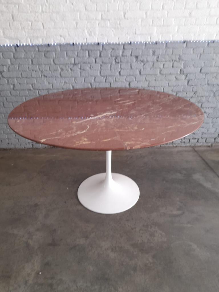 Table Tulip Deero Saarinen, Enlèvement