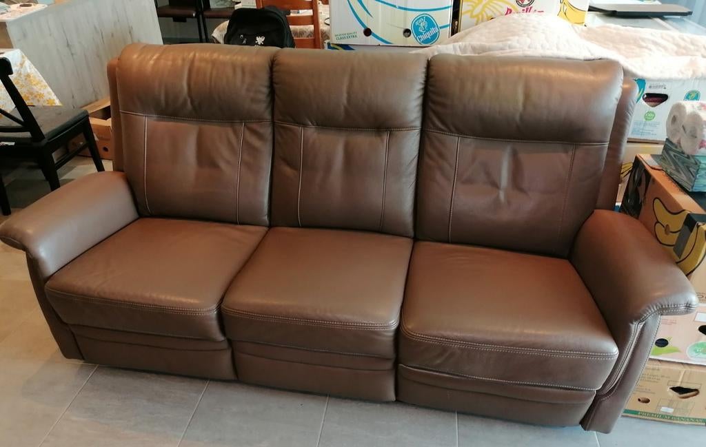 Lederen salon, Ophalen