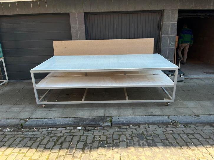 Table de travail / table a decouper sur roulettes, Bricolage & Construction, Établis, Comme neuf, Enlèvement