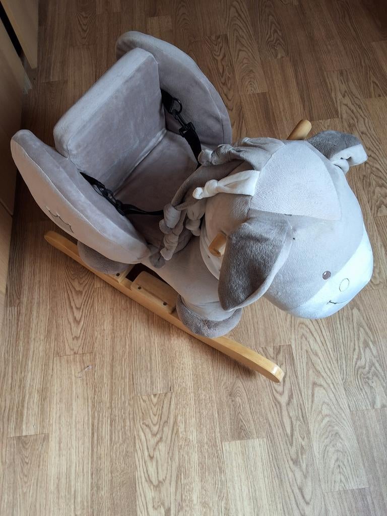 Schommelpaard van natou, Ophalen