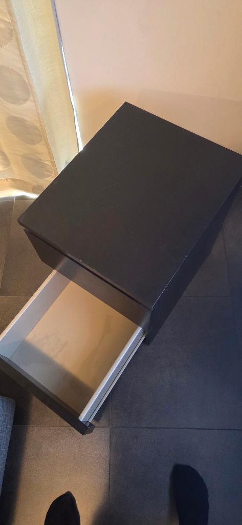 Commode table de nuit malm deux tiroirs noir, Maison & Meubles, Armoires | Commodes, Utilisé, Moins de 100 cm, 1 ou 2 tiroirs