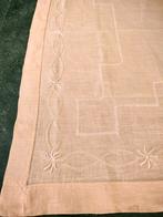 Vintage geborduurd zalm rose tafelkleed., Enlèvement ou Envoi