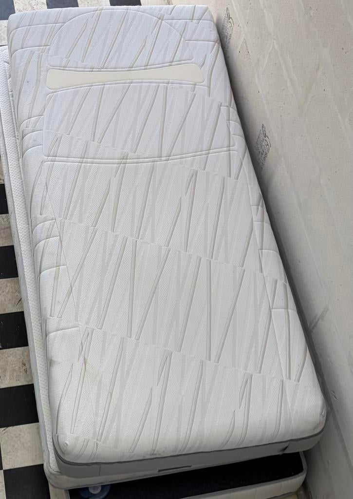 2x Auping AVS Vivo Medium 90x200 – Showroomstaat!, Enlèvement ou Envoi, Comme neuf