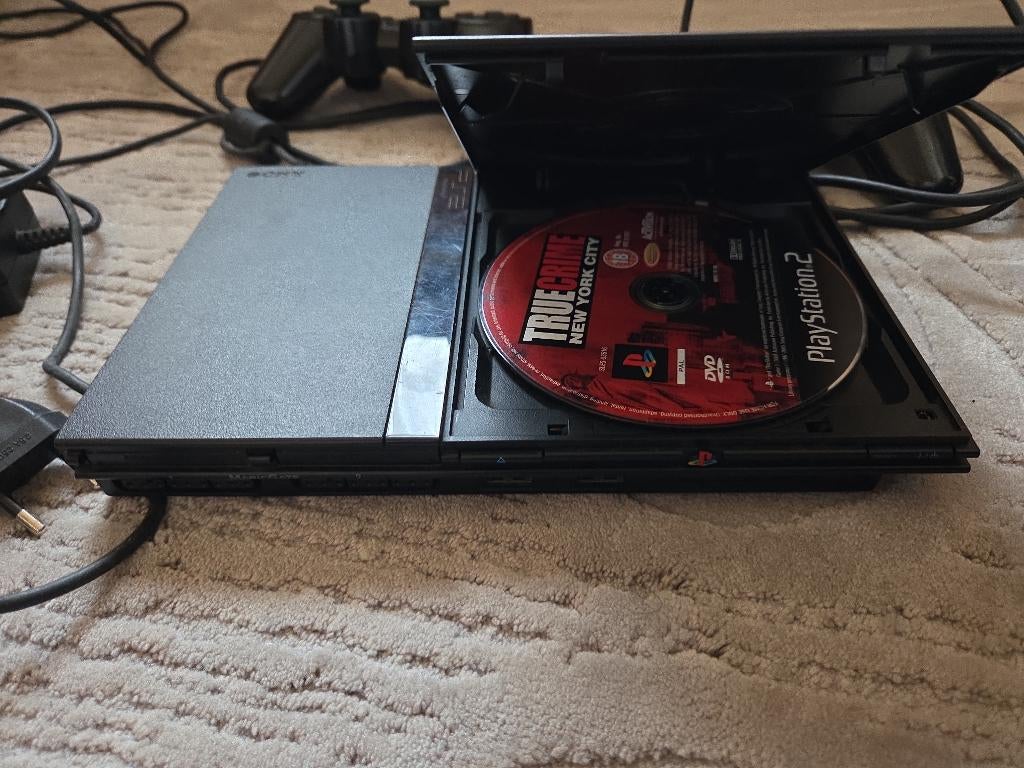 Playstation 2 - 2 manettes - câble AV, 2 joueurs, À partir de 7 ans, Aventure et Action, Enlèvement