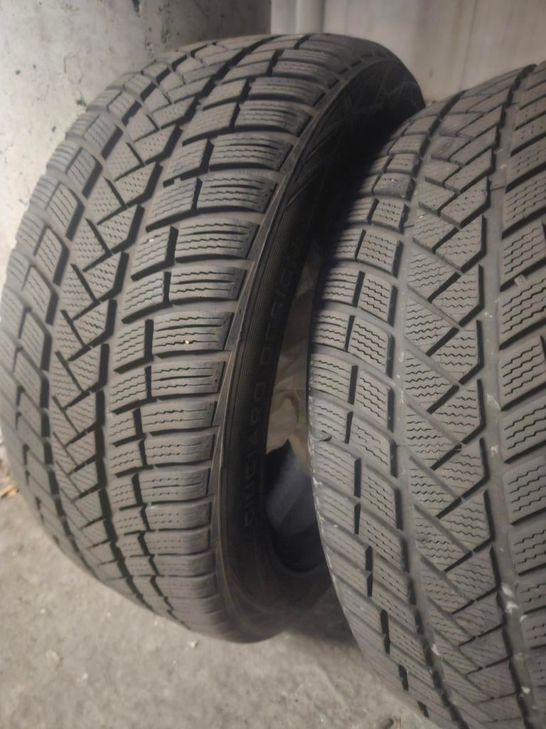 2 Pneu  Vredestein presque neuf 225 50 17