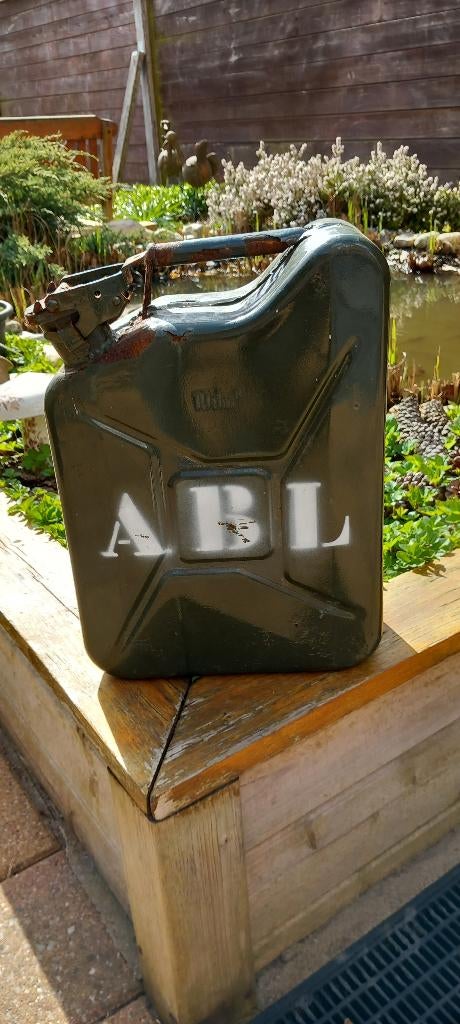 Jerrycan 10 l - oud maar kan nog dienen !, Ophalen, Gebruikt, Oldtimer onderdelen