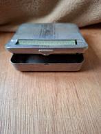 Vieille boîte à tabac dans son jus, Enlèvement